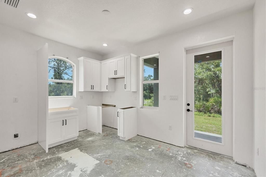 Activo con contrato: $575,000 (4 camas, 4 baños, 3262 Pies cuadrados)