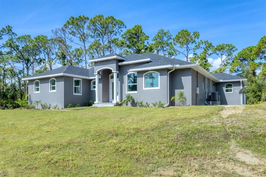 Activo con contrato: $575,000 (4 camas, 4 baños, 3262 Pies cuadrados)