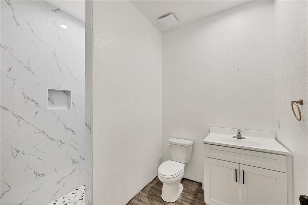 Activo con contrato: $575,000 (4 camas, 4 baños, 3262 Pies cuadrados)