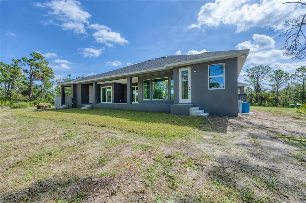 Activo con contrato: $575,000 (4 camas, 4 baños, 3262 Pies cuadrados)