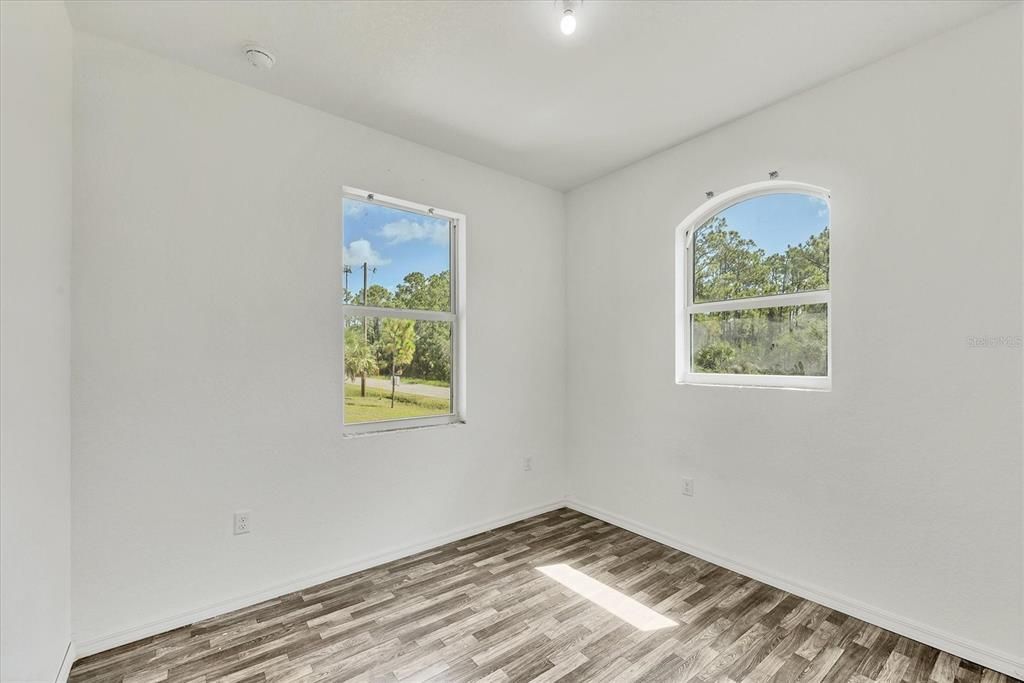 Activo con contrato: $575,000 (4 camas, 4 baños, 3262 Pies cuadrados)