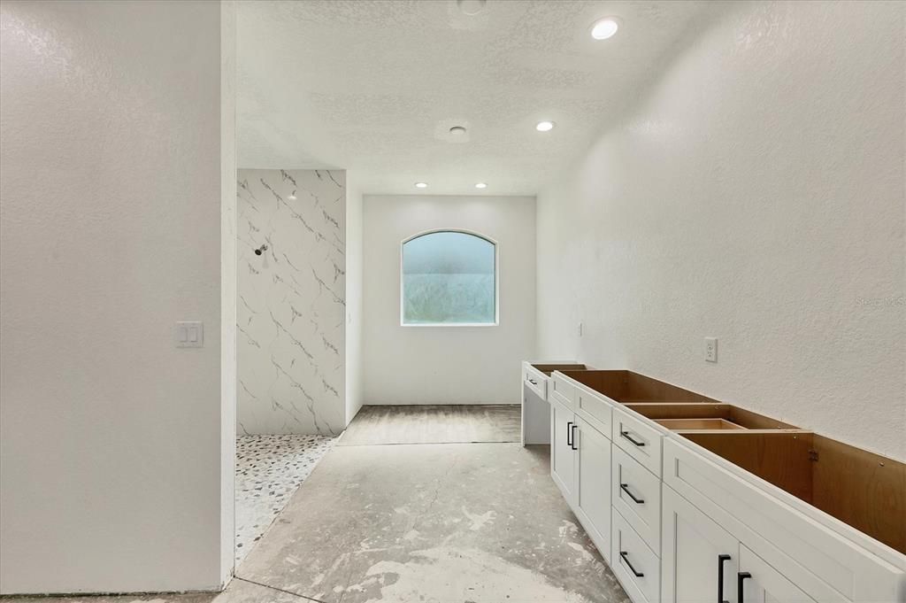 Activo con contrato: $575,000 (4 camas, 4 baños, 3262 Pies cuadrados)