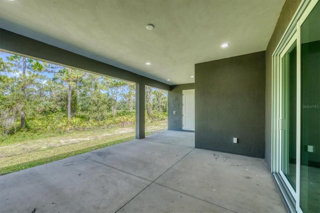 Activo con contrato: $575,000 (4 camas, 4 baños, 3262 Pies cuadrados)