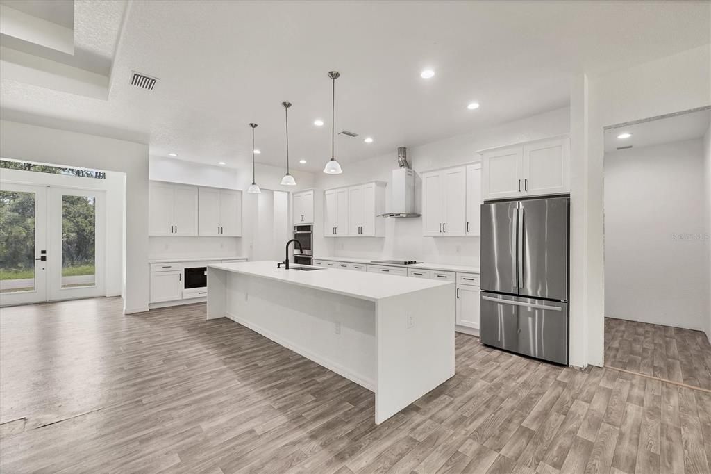 Activo con contrato: $575,000 (4 camas, 4 baños, 3262 Pies cuadrados)