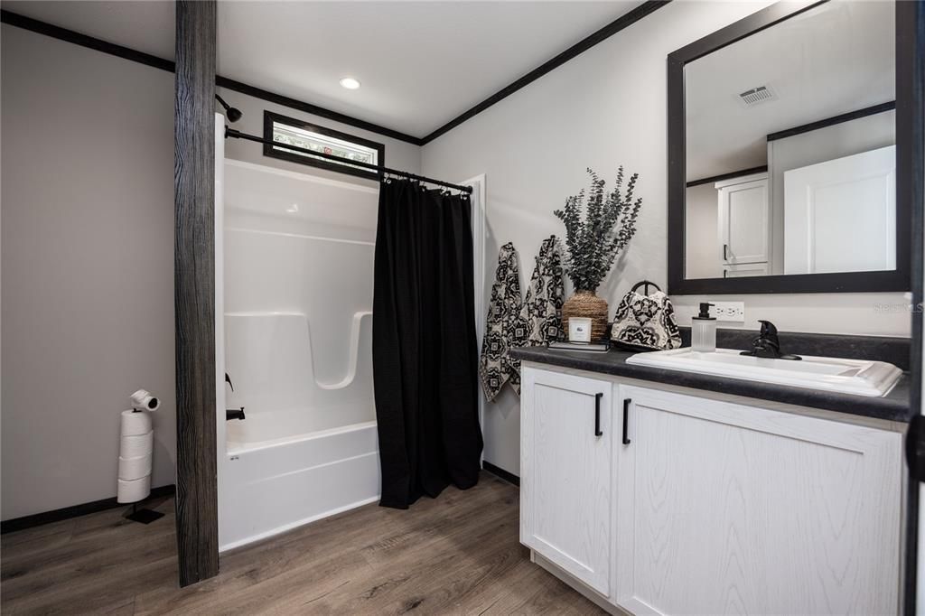 На продажу: $279,900 (3 спален, 2 ванн, 1496 Квадратных фут)