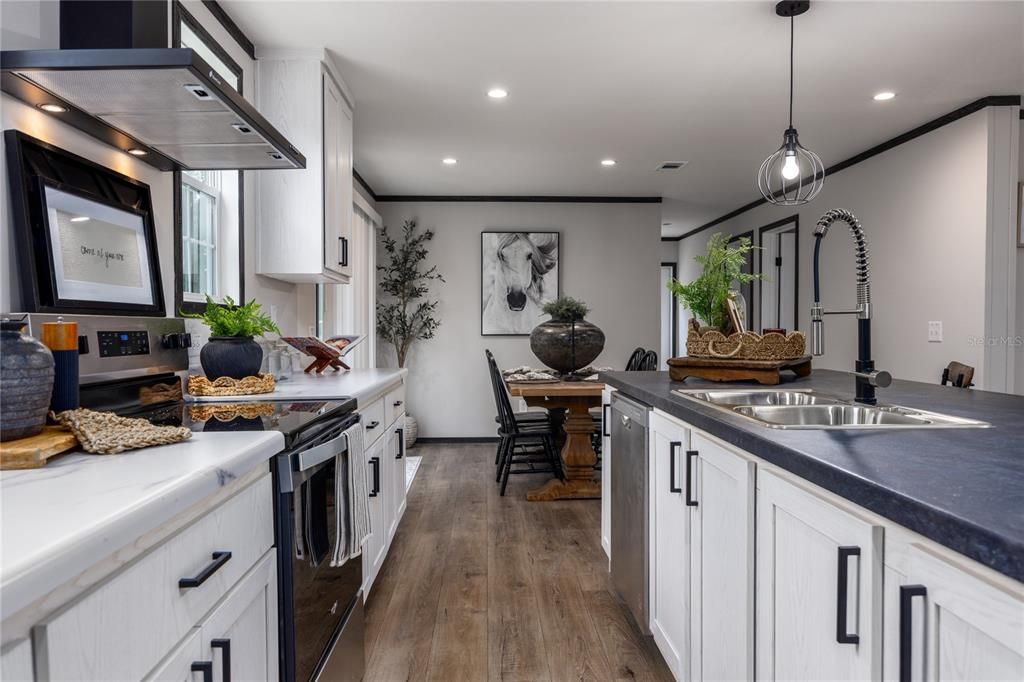 На продажу: $279,900 (3 спален, 2 ванн, 1496 Квадратных фут)