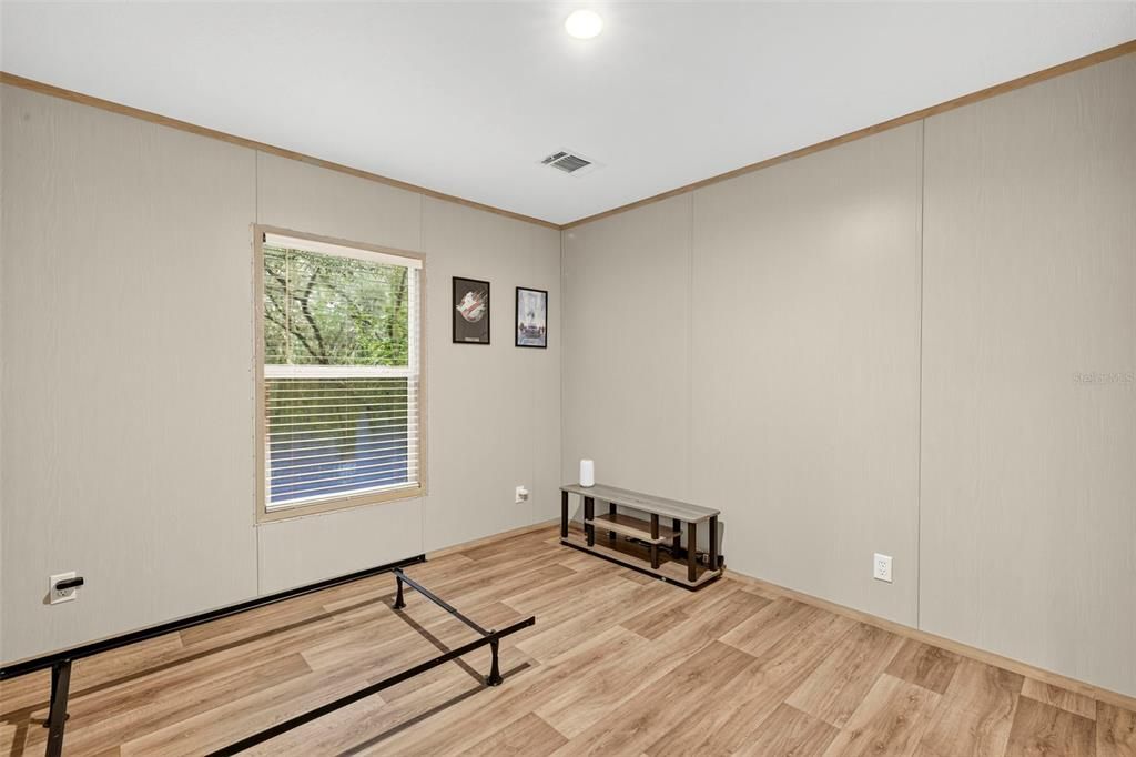 合同活跃: $299,000 (3 贝兹, 2 浴室, 1264 平方英尺)