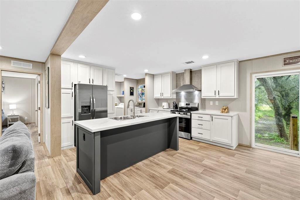 合同活跃: $299,000 (3 贝兹, 2 浴室, 1264 平方英尺)