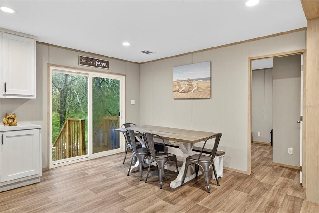 合同活跃: $299,000 (3 贝兹, 2 浴室, 1264 平方英尺)