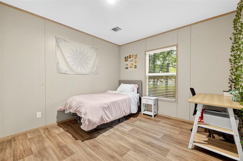 合同活跃: $299,000 (3 贝兹, 2 浴室, 1264 平方英尺)