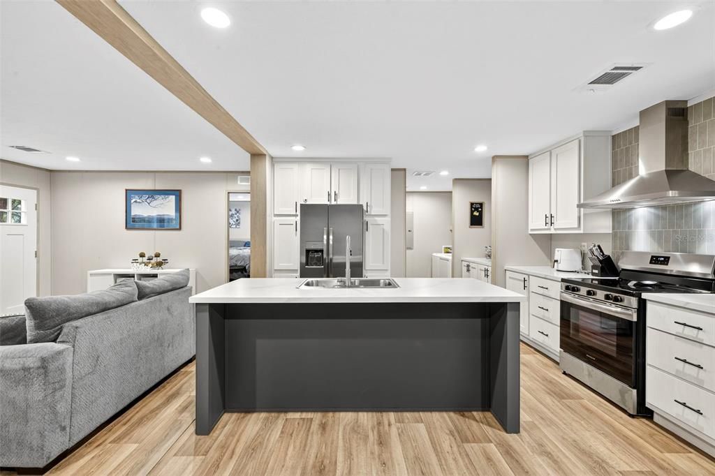 合同活跃: $299,000 (3 贝兹, 2 浴室, 1264 平方英尺)