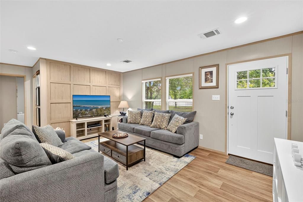 合同活跃: $299,000 (3 贝兹, 2 浴室, 1264 平方英尺)