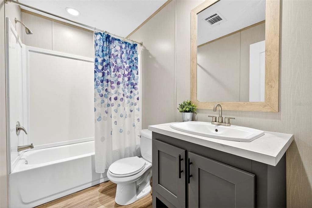 合同活跃: $299,000 (3 贝兹, 2 浴室, 1264 平方英尺)