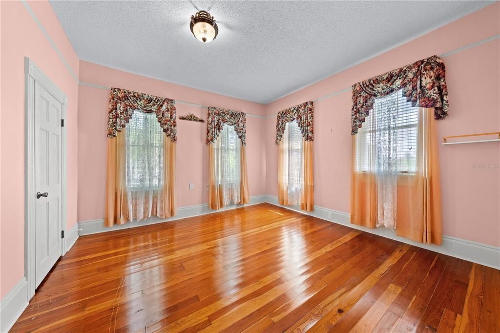 На продажу: $999,000 (4 спален, 3 ванн, 3492 Квадратных фут)