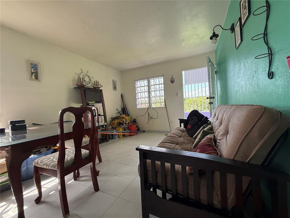 For Sale: $229,900 (2 beds, 1 baths, 629 Square Feet)