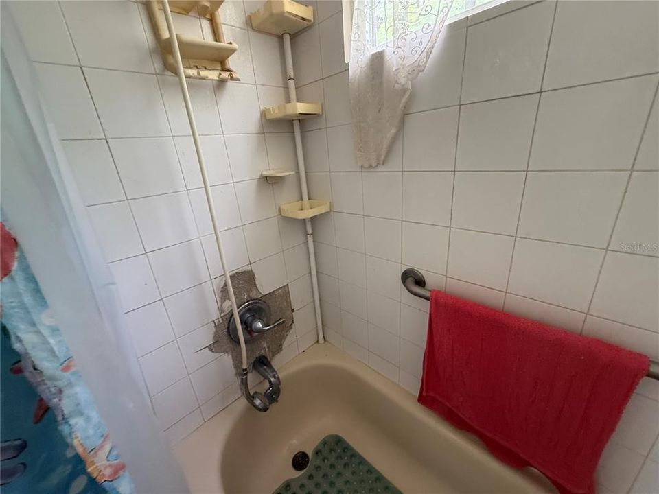 For Sale: $229,900 (2 beds, 1 baths, 629 Square Feet)