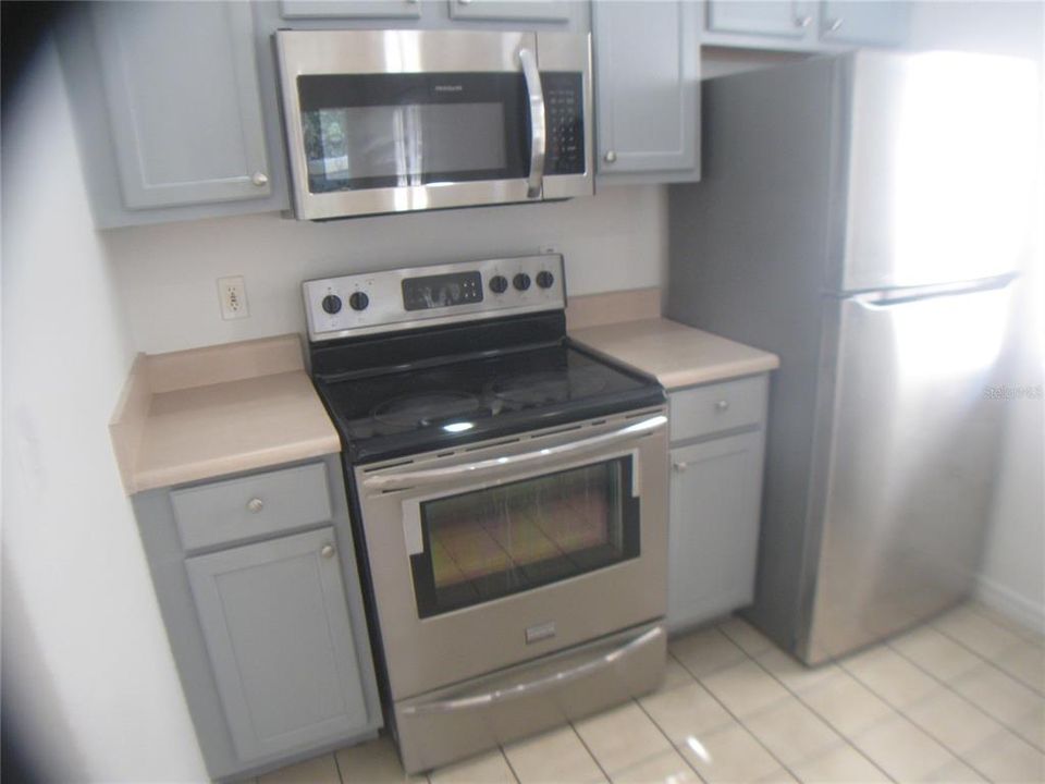 Active With Contract: $1,900 (4 beds, 3 baths, 1470 Square Feet)