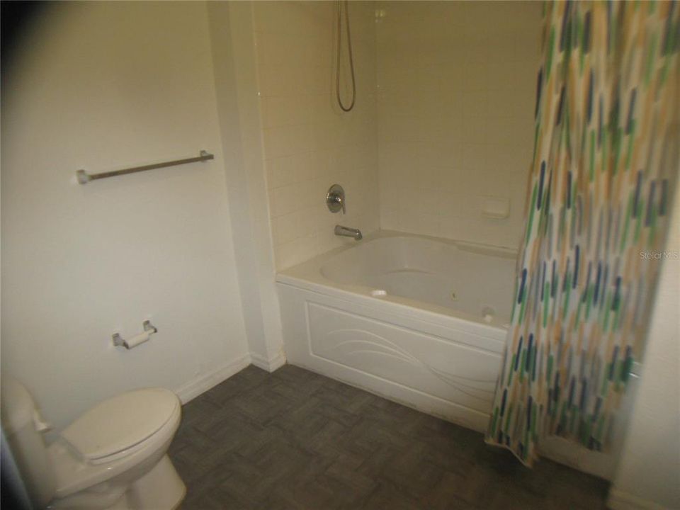 Active With Contract: $1,900 (4 beds, 3 baths, 1470 Square Feet)