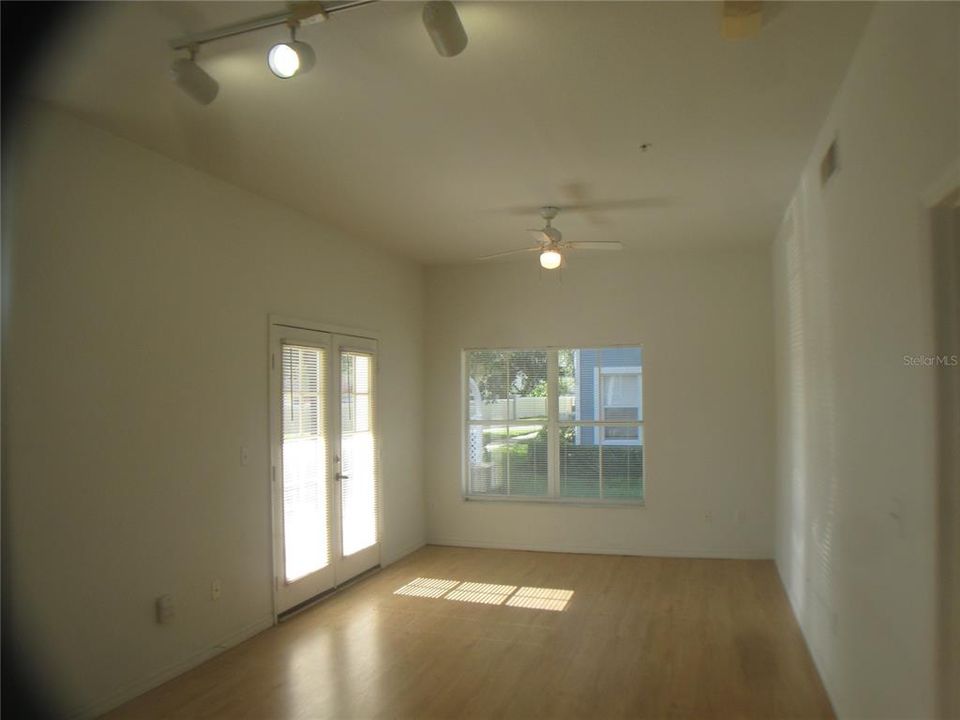 Active With Contract: $1,900 (4 beds, 3 baths, 1470 Square Feet)