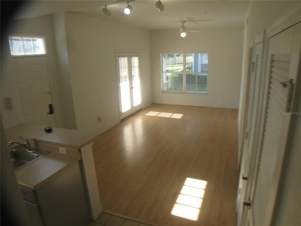 Active With Contract: $1,900 (4 beds, 3 baths, 1470 Square Feet)