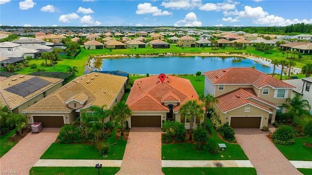 Recently Sold: $360,000 (4 beds, 3 baths, 2032 Square Feet)