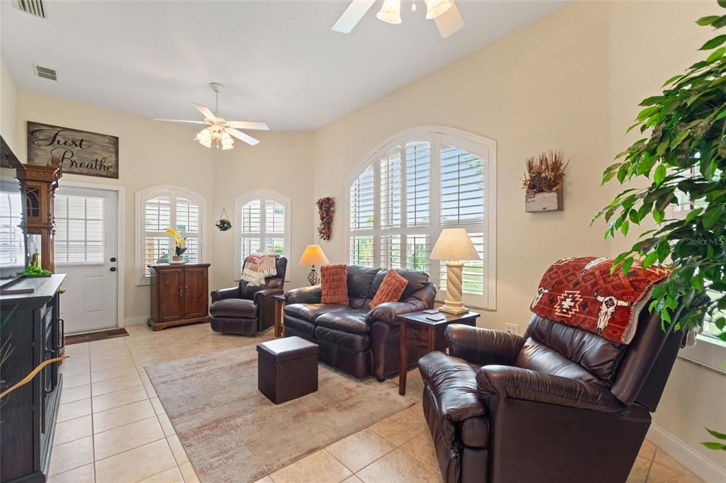 Activo con contrato: $534,000 (2 camas, 3 baños, 2134 Pies cuadrados)