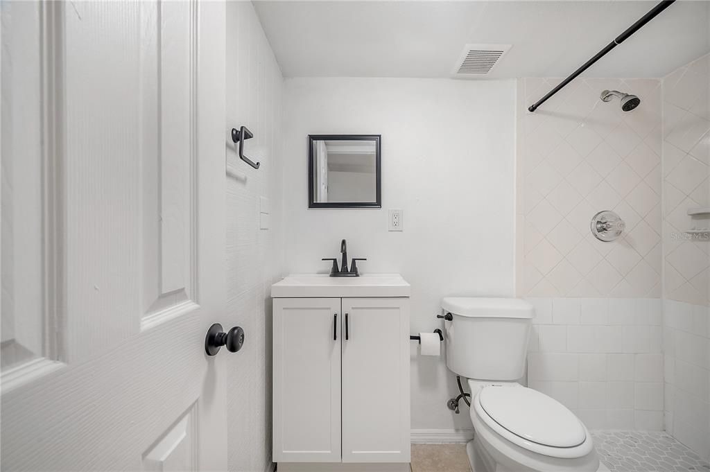 Activo con contrato: $1,250 (1 camas, 1 baños, 432 Pies cuadrados)