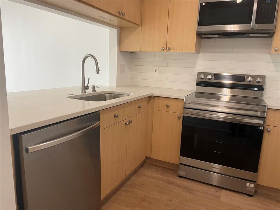 待售: $429,900 (2 贝兹, 2 浴室, 1157 平方英尺)