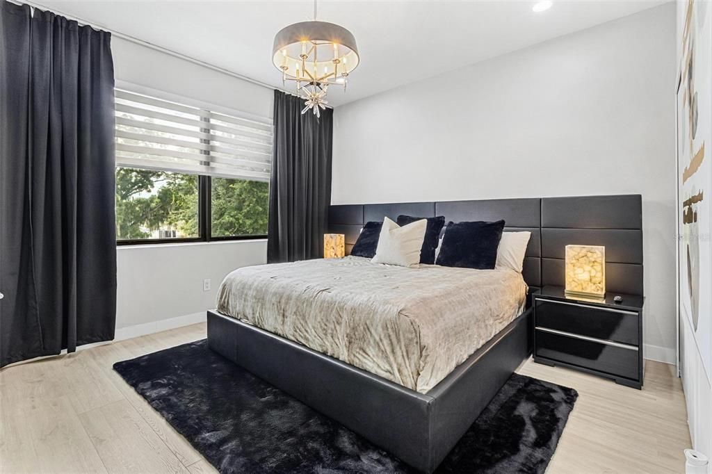 Active With Contract: $2,900 (3 beds, 2 baths, 1596 Square Feet)