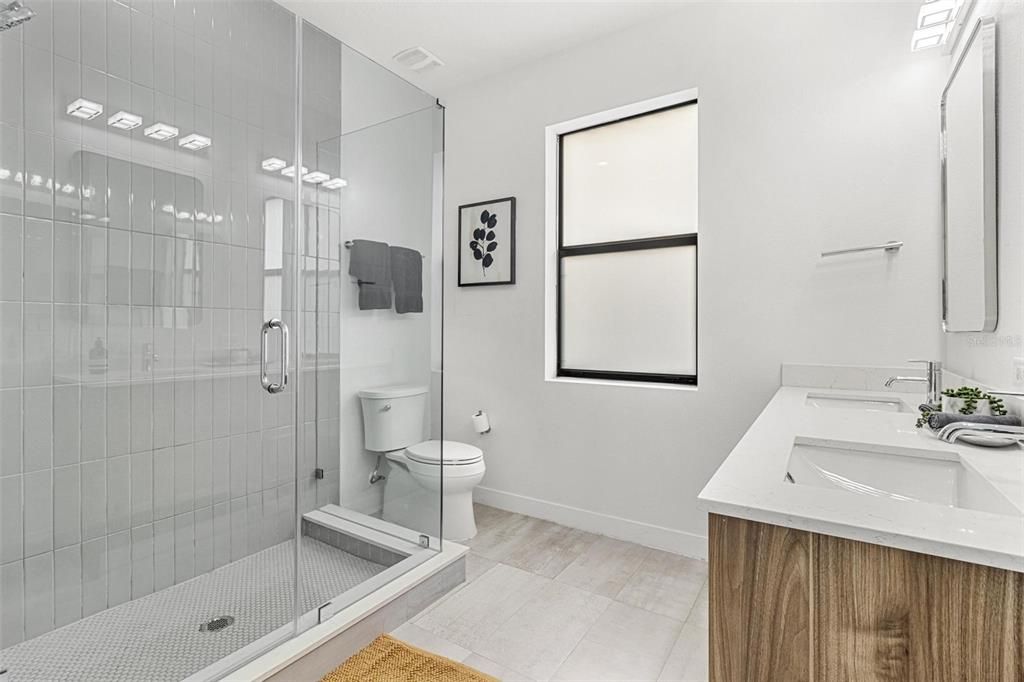 Active With Contract: $2,900 (3 beds, 2 baths, 1596 Square Feet)