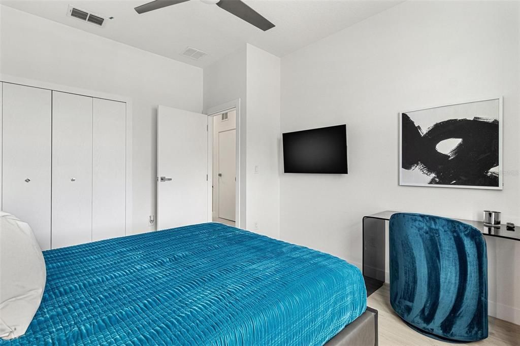 Active With Contract: $2,900 (3 beds, 2 baths, 1596 Square Feet)