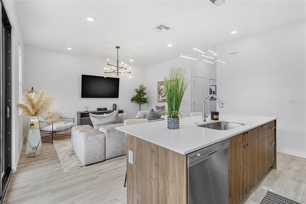 Active With Contract: $2,900 (3 beds, 2 baths, 1596 Square Feet)