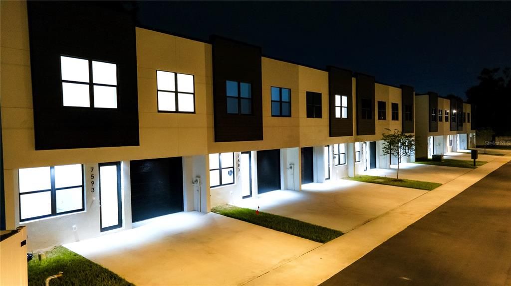 Active With Contract: $2,900 (3 beds, 2 baths, 1596 Square Feet)