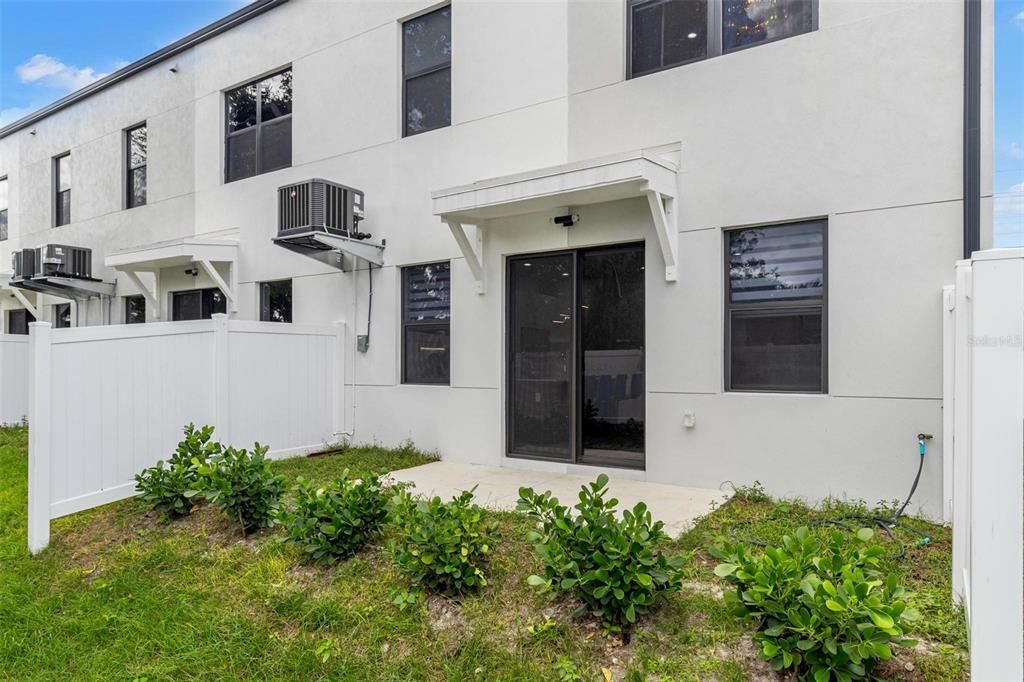 Active With Contract: $2,900 (3 beds, 2 baths, 1596 Square Feet)