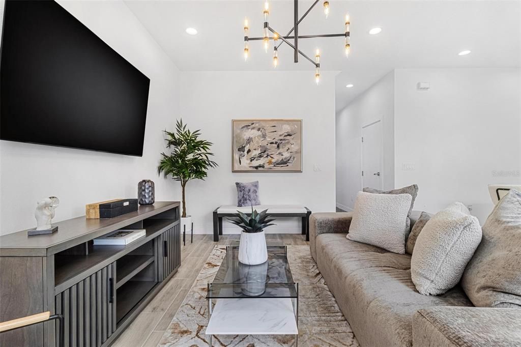 Active With Contract: $2,900 (3 beds, 2 baths, 1596 Square Feet)