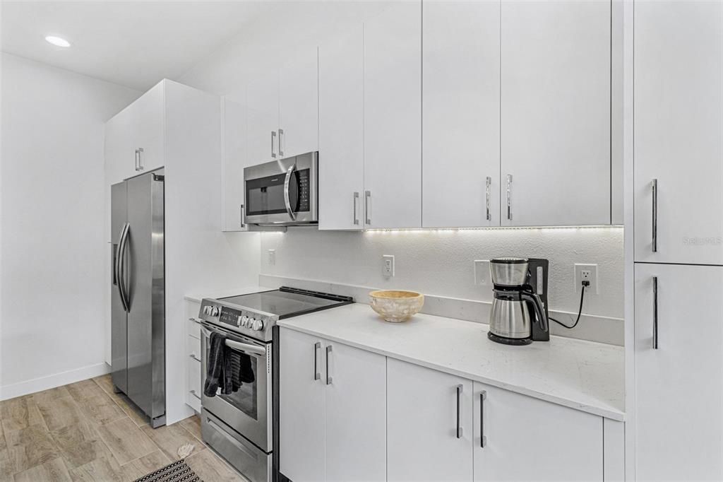 Active With Contract: $2,900 (3 beds, 2 baths, 1596 Square Feet)