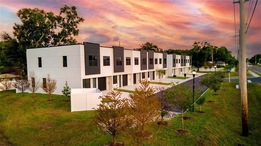 Active With Contract: $2,900 (3 beds, 2 baths, 1596 Square Feet)