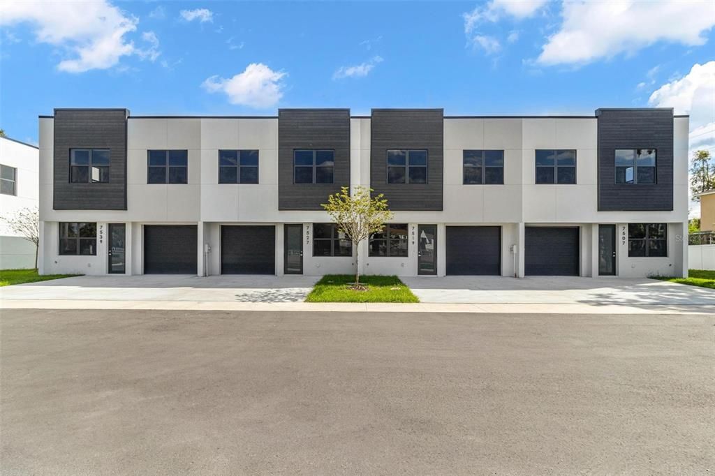 Active With Contract: $2,900 (3 beds, 2 baths, 1596 Square Feet)