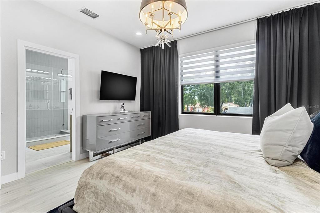 Active With Contract: $2,900 (3 beds, 2 baths, 1596 Square Feet)