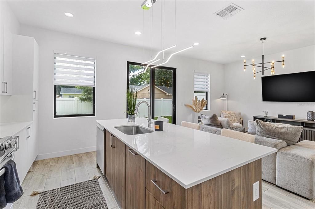 Active With Contract: $2,900 (3 beds, 2 baths, 1596 Square Feet)