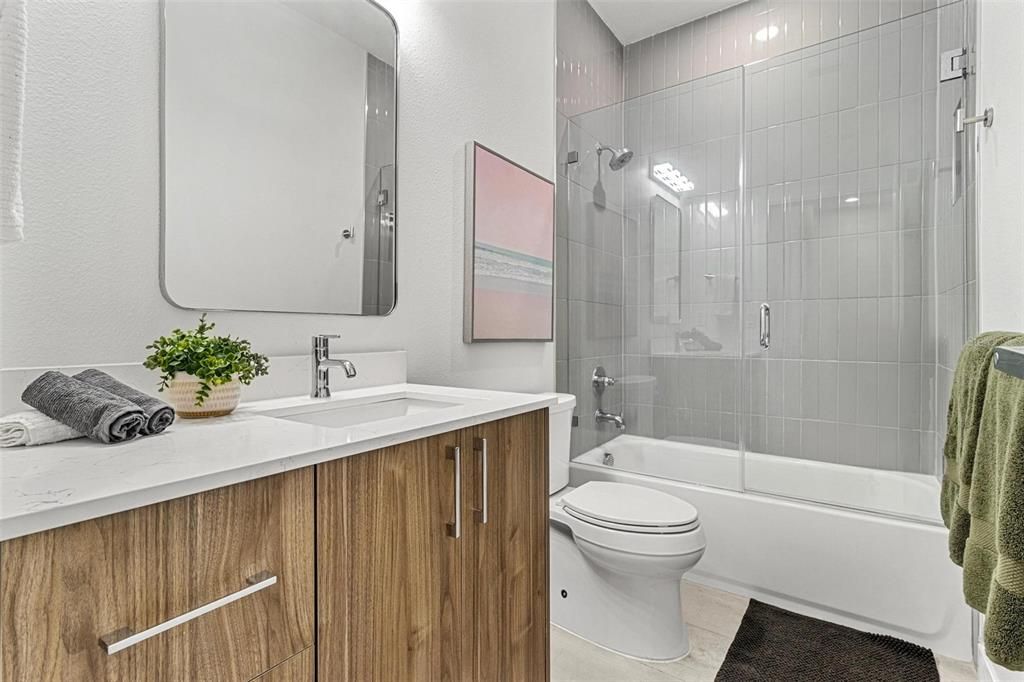 Active With Contract: $2,900 (3 beds, 2 baths, 1596 Square Feet)