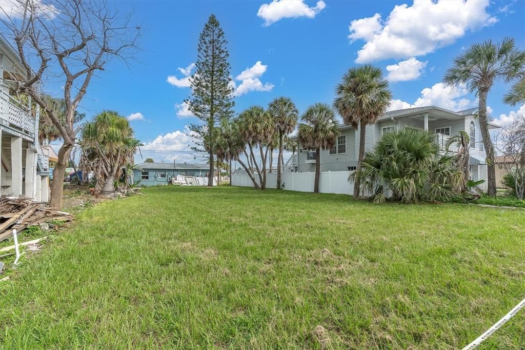 待售: $750,000 (0.12 acres)