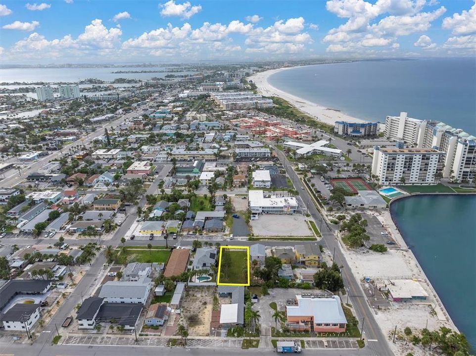 待售: $750,000 (0.12 acres)