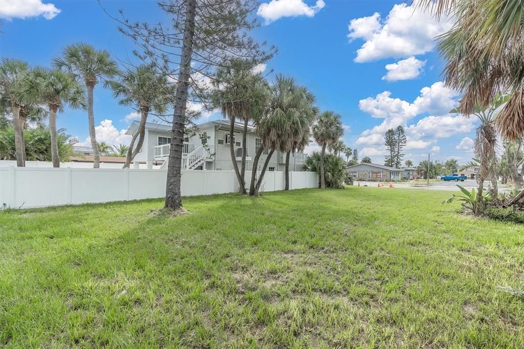 待售: $750,000 (0.12 acres)