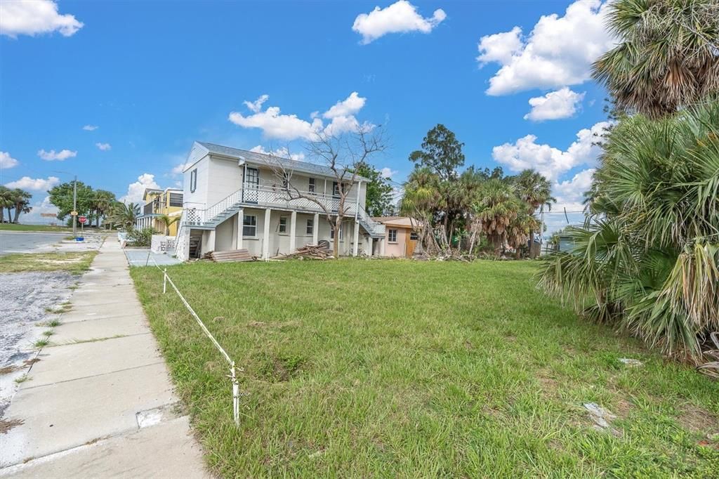 待售: $750,000 (0.12 acres)