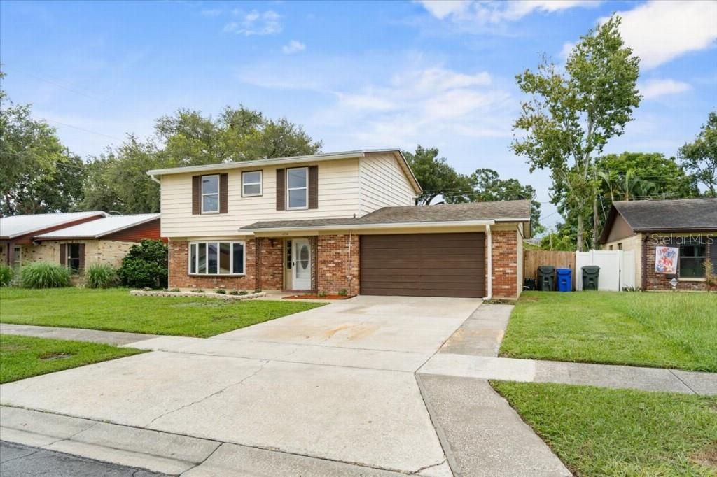 Recently Sold: $320,000 (4 beds, 3 baths, 2055 Square Feet)