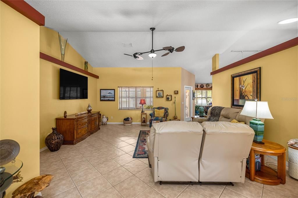 For Sale: $451,500 (3 beds, 2 baths, 1886 Square Feet)