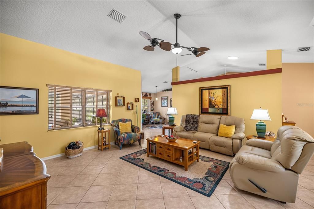 For Sale: $451,500 (3 beds, 2 baths, 1886 Square Feet)