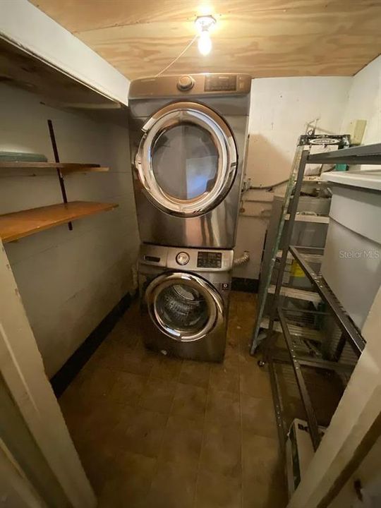 合同活跃: $1,699 (2 贝兹, 1 浴室, 872 平方英尺)