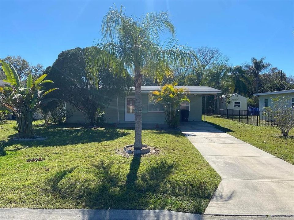 合同活跃: $1,699 (2 贝兹, 1 浴室, 872 平方英尺)